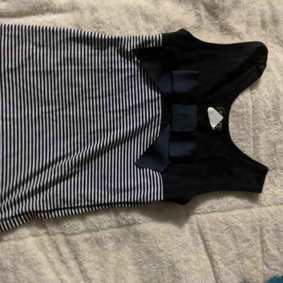 Bow shirt 🖤🤍🎀 - Picture 2 of 5